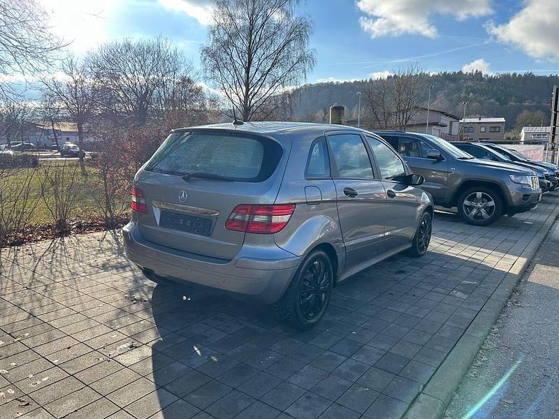 Gebraucht Mercedes B180 109 PS (80 kW) 2007 Grau Van / Kleinbus