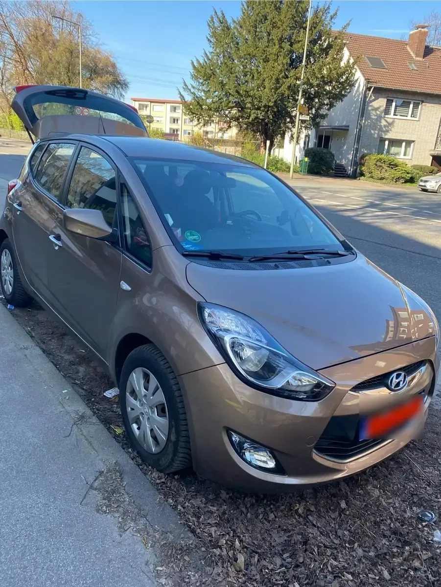Gebraucht Hyundai ix20 125 PS (91 kW) 2015 Braun Kleinwagen