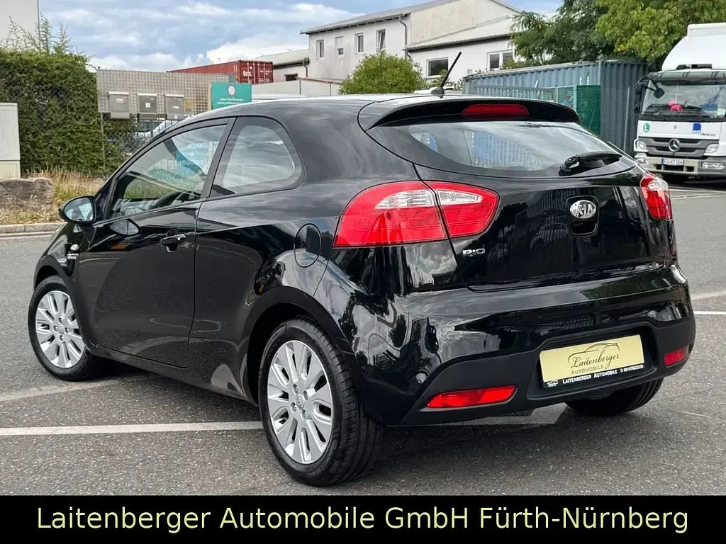 Gebraucht Kia Rio Edition 7 86 PS (63 kW) 2013 Schwarz Limousine