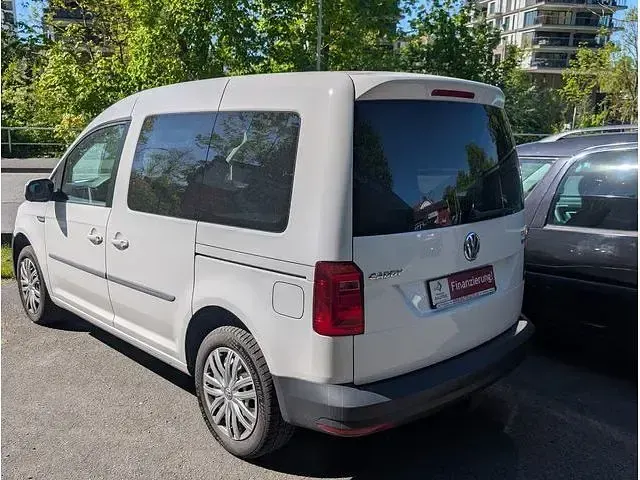 Käytetty VW Caddy 102 HP (75 kW) 2017 Valkoinen Tila-auto