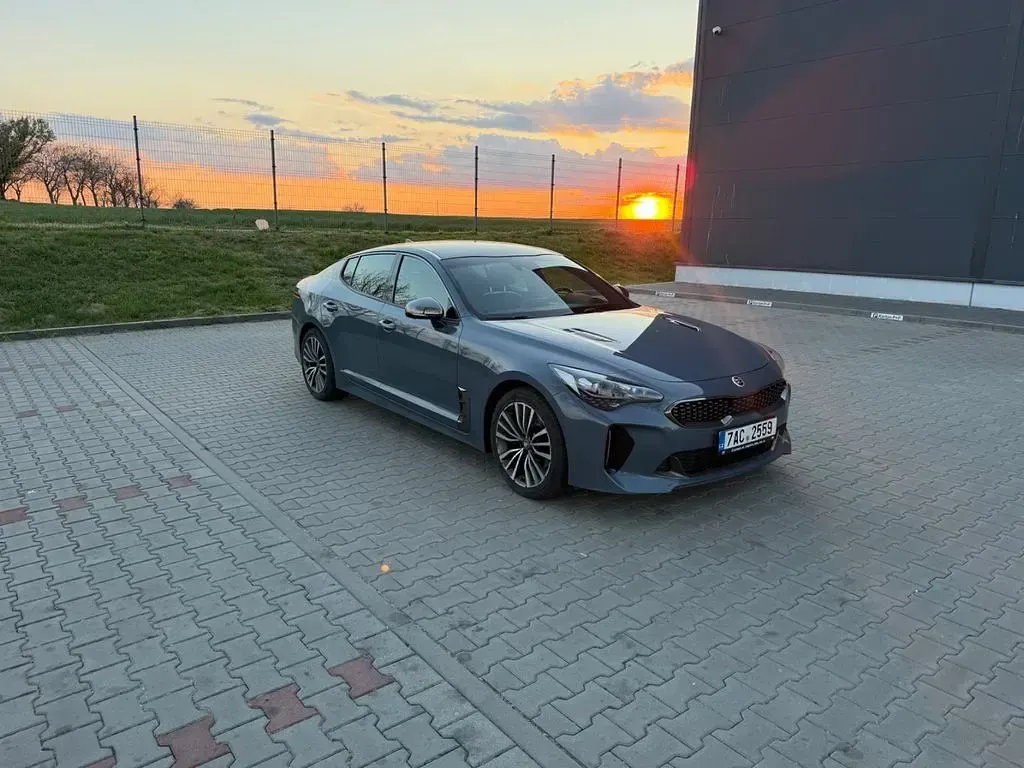 Używany Kia Stinger GT-Line 200 KM (147 kW) 2018 Szary Hatchback