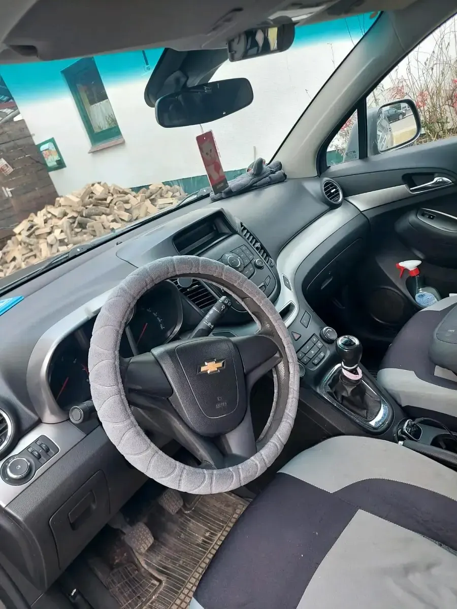 Gebraucht Chevrolet Orlando 104 PS (76 kW) 2012 Grau Van / Kleinbus