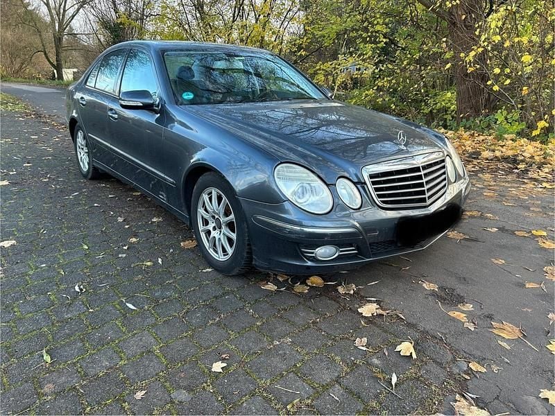 Gebraucht Mercedes E220 Avantgarde 170 PS (125 kW) 2009 Grau Limousine