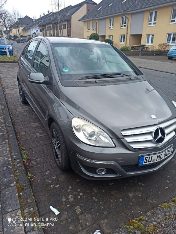 Grau Gebraucht 2009 Mercedes B180 Van / Kleinbus | 4.700 € (Fairer Preis) - Bild 1/4