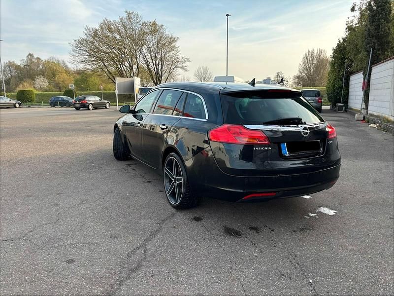 Gebraucht Opel Insignia 160 PS (117 kW) 2011 Schwarz Kombi