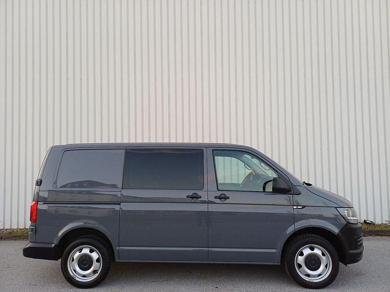 Gebraucht VW Transporter 150 PS (110 kW) 2019 Grau Van