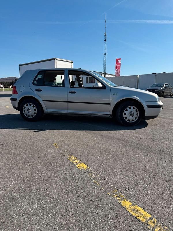 Gebraucht VW Golf IV 75 PS (55 kW) 2000 Silber Kleinwagen