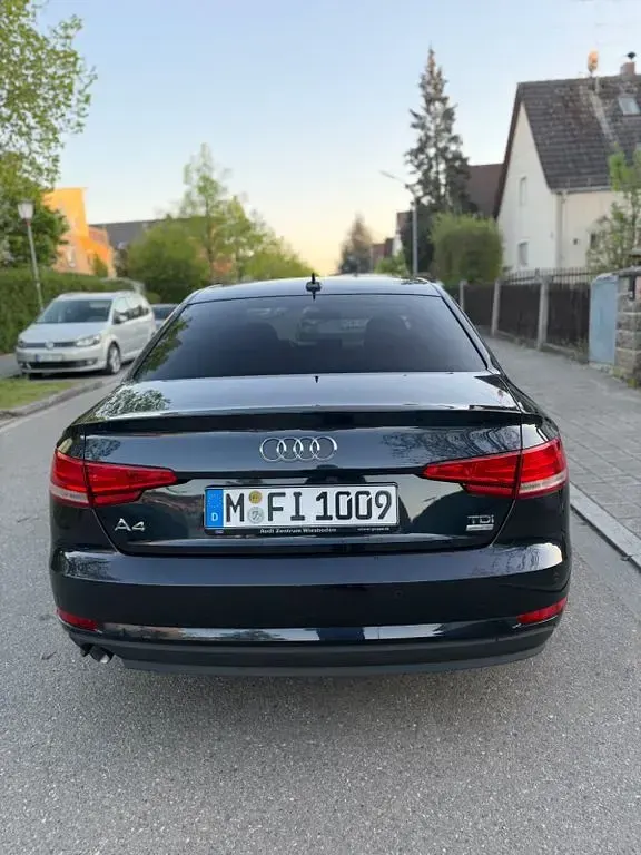 Gebraucht Audi A4 Design 150 PS (110 kW) 2018 Blau Limousine