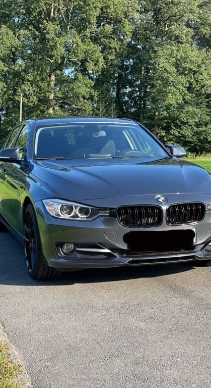 Grau Gebraucht 2015 BMW 320 Sport Line Limousine | 12.770 € (Fairer Preis) - Bild 1/4