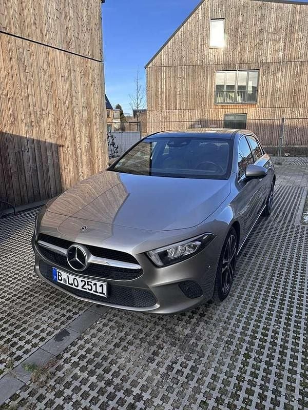 Gebraucht Mercedes A200 Progressive 163 PS (119 kW) 2020 Silber Limousine