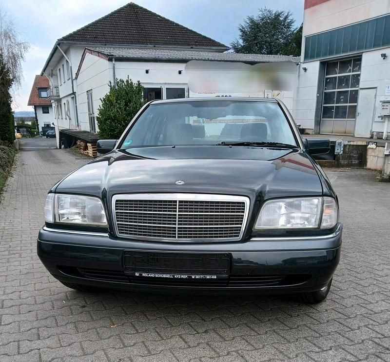 Gebraucht Mercedes C180 122 PS (89 kW) 1995 Andere farben Limousine