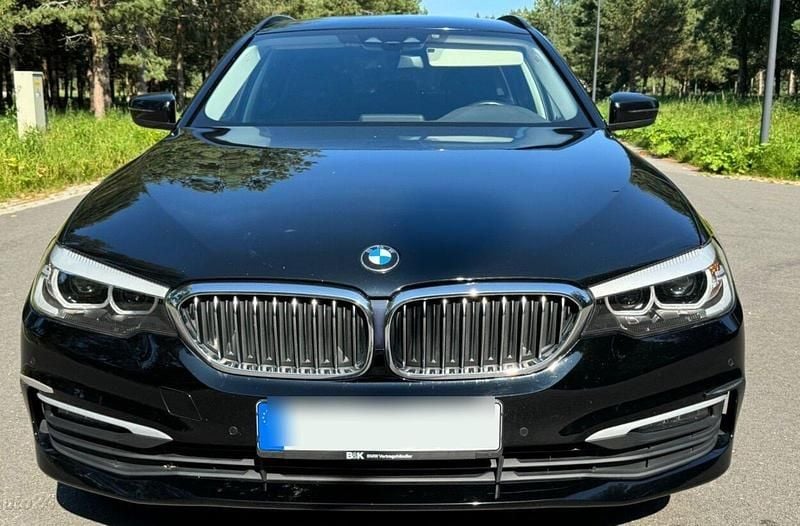 Schwarz Gebraucht 2019 BMW 520 Kombi | 22.000 € - Bild 1/4