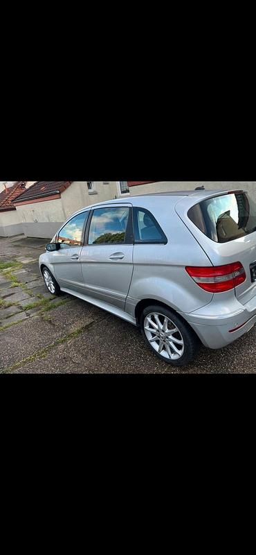 Gebraucht Mercedes B200 140 PS (102 kW) 2006 Silber Van / Kleinbus
