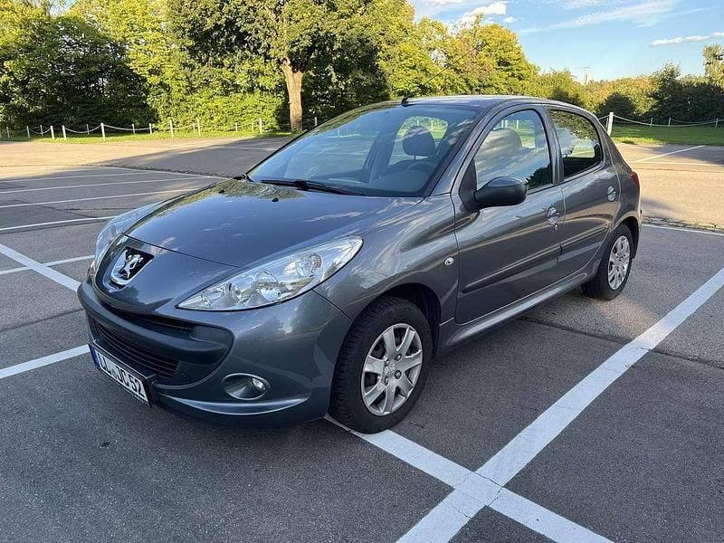 Grau Gebraucht 2011 Peugeot 206 Basis Kleinwagen | 1.650 € (Superpreis) - Bild 1/4