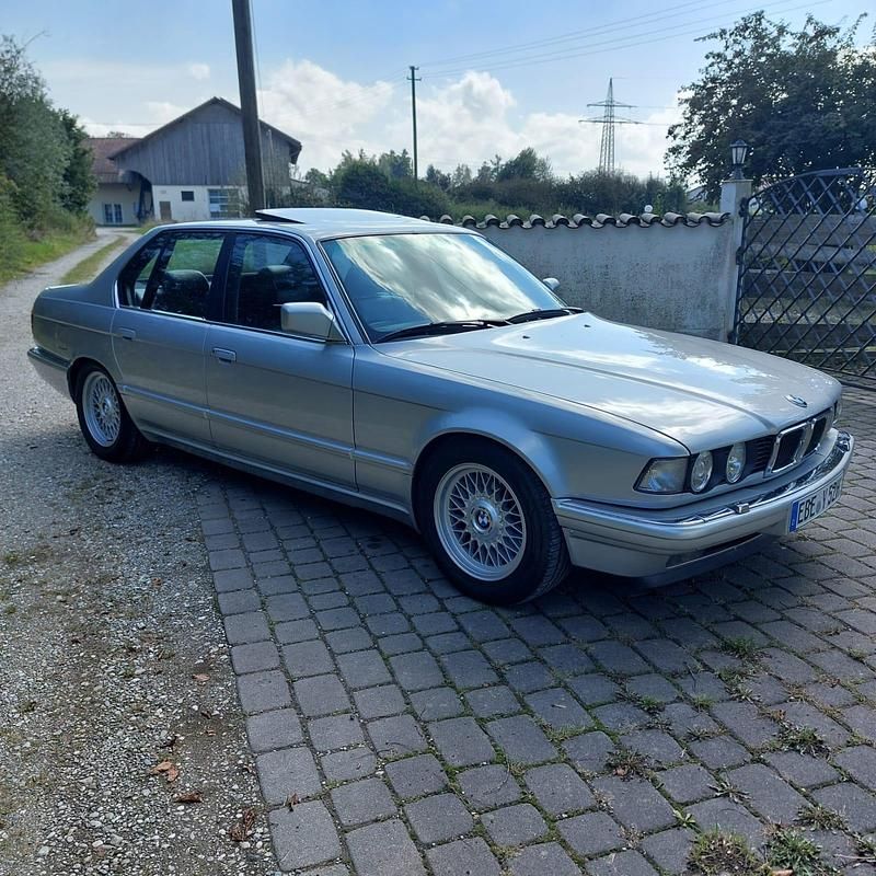 Gebraucht BMW 750 300 PS (220 kW) 1990 Silber Limousine
