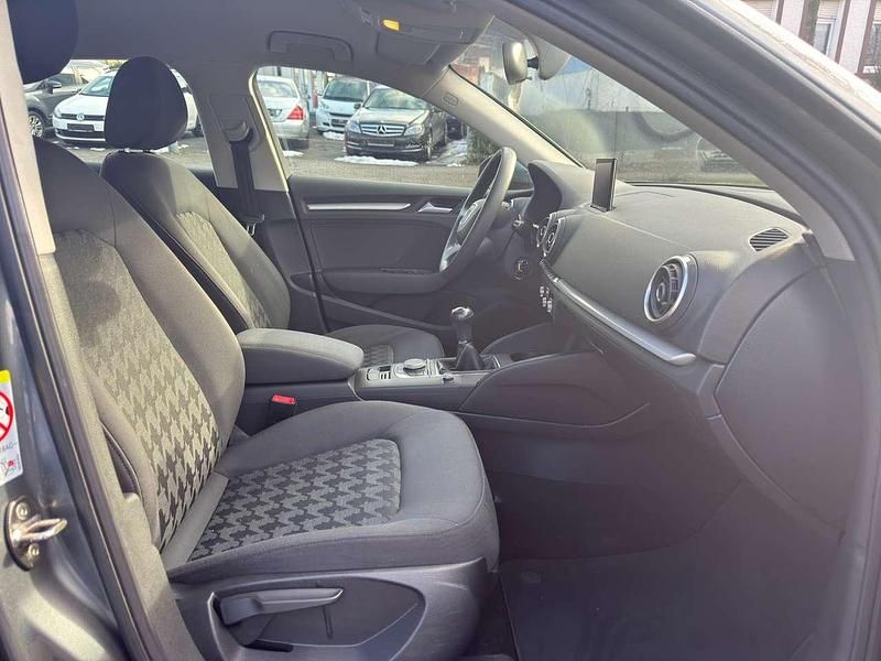 Gebraucht Audi A3 Attraction 110 PS (80 kW) 2014 Monsungrau metallic Kleinwagen