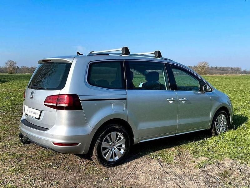 Gebraucht VW Sharan 150 PS (110 kW) 2022 Silber Van / Kleinbus