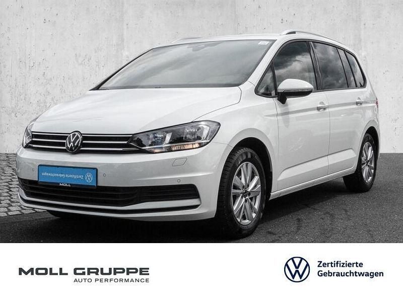 Weiß Gebraucht 2024 VW Touran Comfortline Van / Kleinbus | 30.280 € (Guter Preis) - Bild 1/4