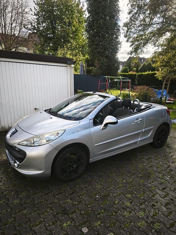 Silber Gebraucht 2007 Peugeot 207 CC Cabrio | 2.100 € (Fairer Preis) - Bild 1/4