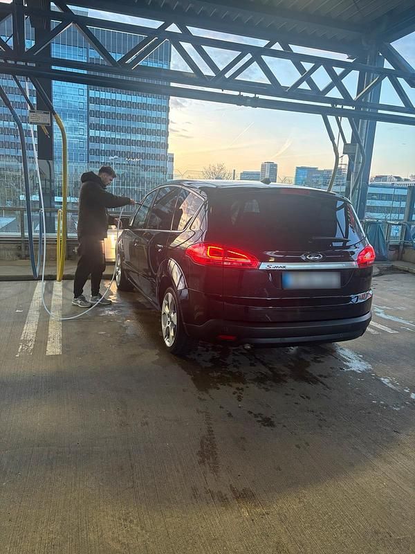 Second-hand Ford S-MAX S 150 CP (110 kW) 2015 Negru Monovolum
