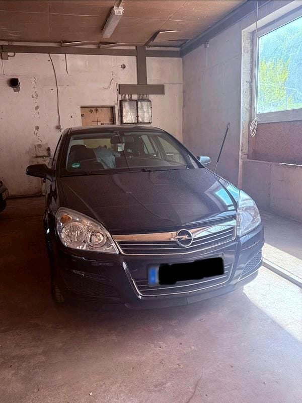 Second-hand Opel Astra 90 CP (66 kW) 2009 Negru Berlinǎ