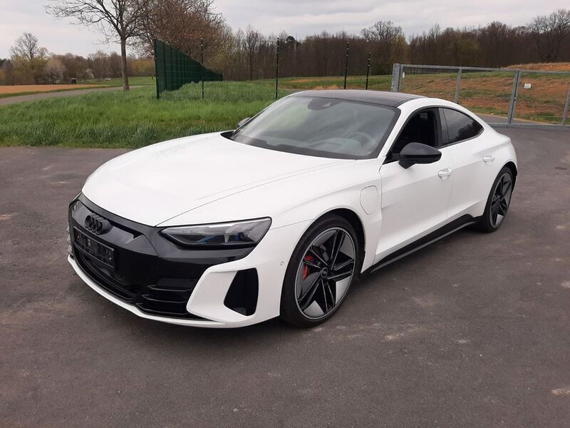 Weiß Gebraucht 2022 Audi RS e-tron GT Sport Limousine | 49.990 € (Etwas zu teuer) - Bild 1/4
