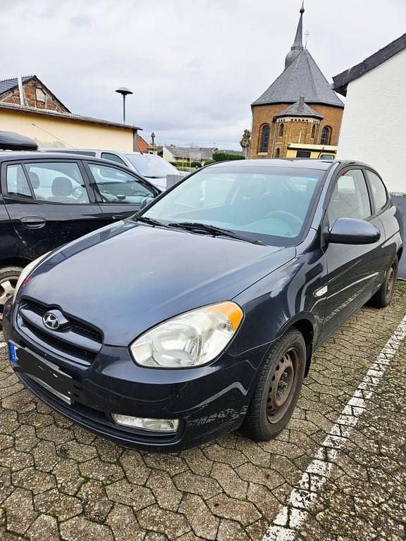 Grau Gebraucht 2007 Hyundai Accent Limousine | 1.299 € (Fairer Preis) - Bild 1/4