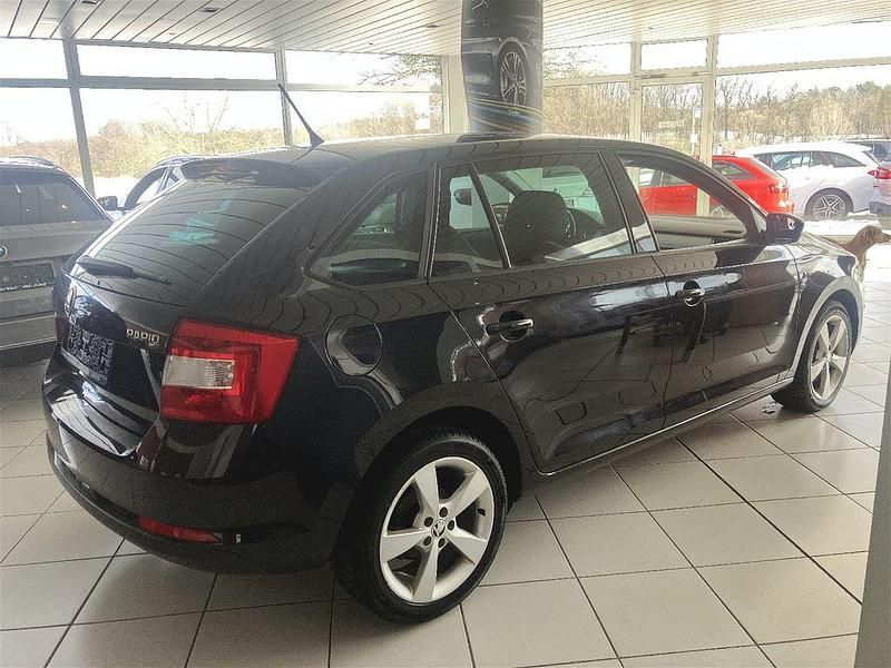 Gebraucht Skoda Rapid Elegance 122 PS (89 kW) 2014 Schwarz Kleinwagen