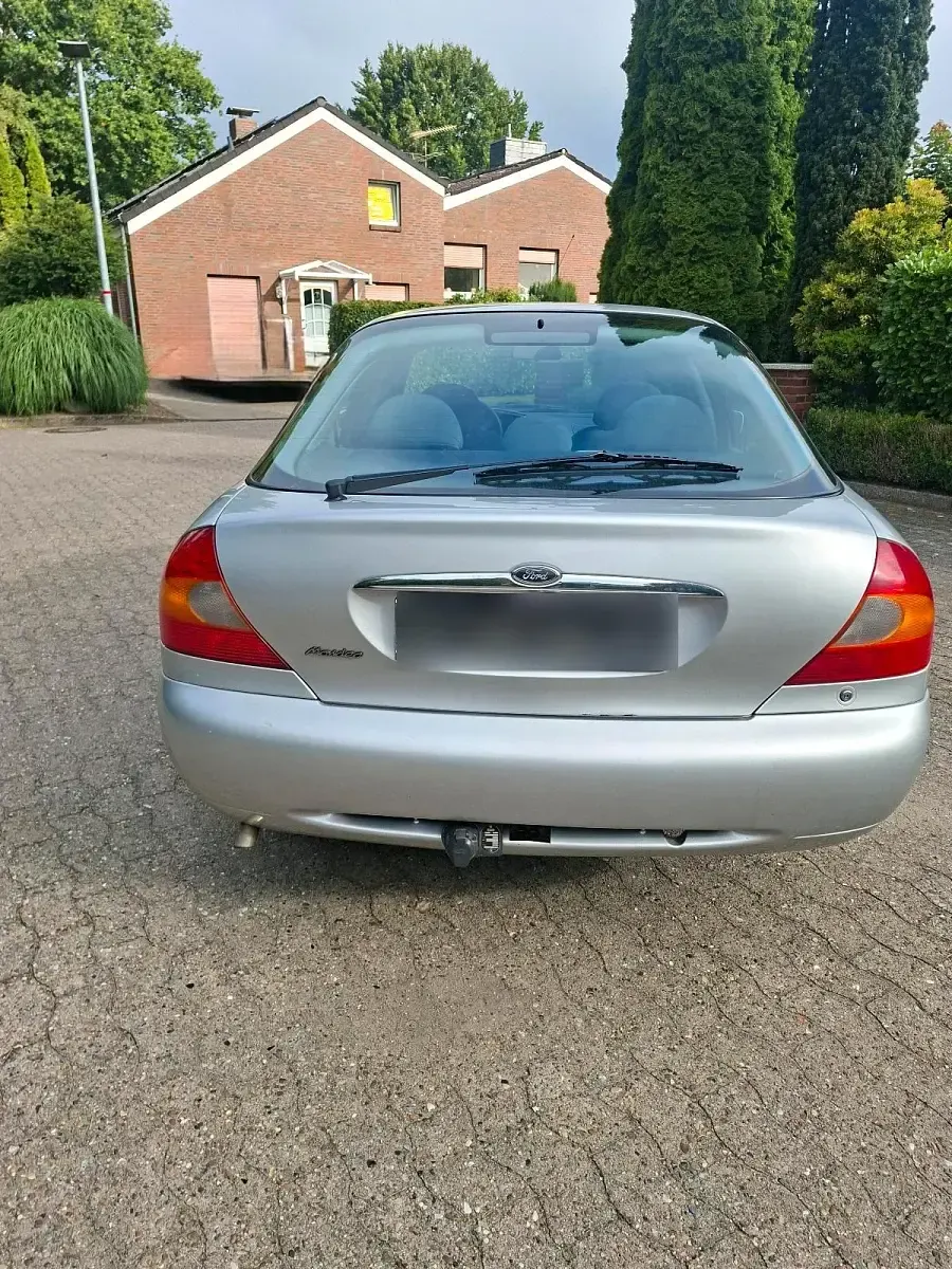 Gebraucht Ford Mondeo 130 PS (95 kW) 1998 Silber Limousine