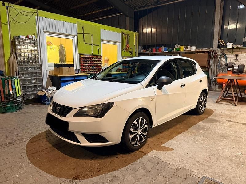 Weiß Gebraucht 2013 Seat Ibiza Kleinwagen | 5.199 € (Fairer Preis) - Bild 1/4