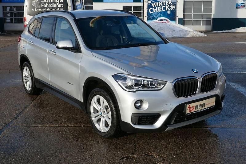 Silber Gebraucht 2018 BMW X1 Sport Line SUV | 17.990 € (Superpreis) - Bild 1/4