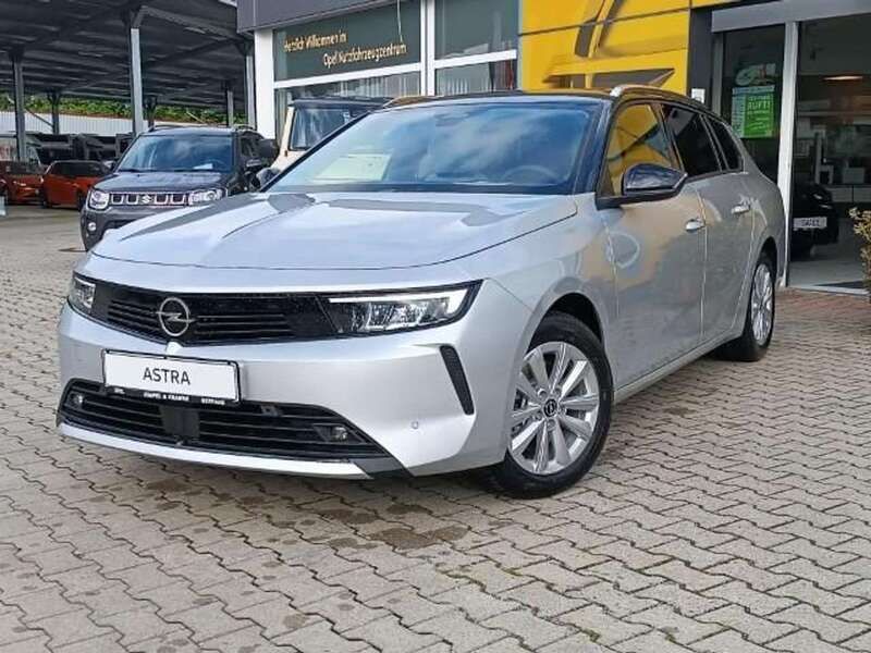 Kristall silber (metallic) Gebraucht 2023 Opel Astra Elegance Kombi | 23.990 € (Etwas zu teuer) - Bild 1/4