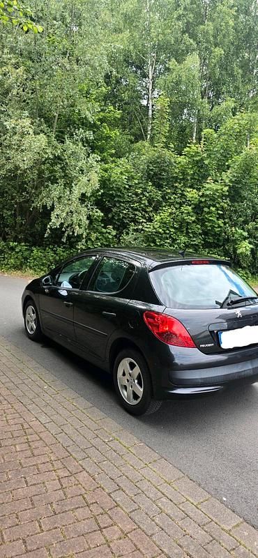 Gebraucht Peugeot 207 73 PS (53 kW) 2009 Schwarz Kleinwagen