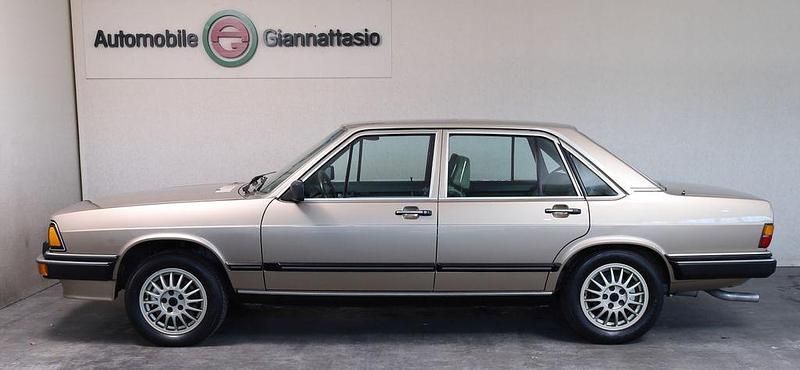 Second-hand Audi 200 170 CP (125 kW) 1982 Auriu Berlinǎ