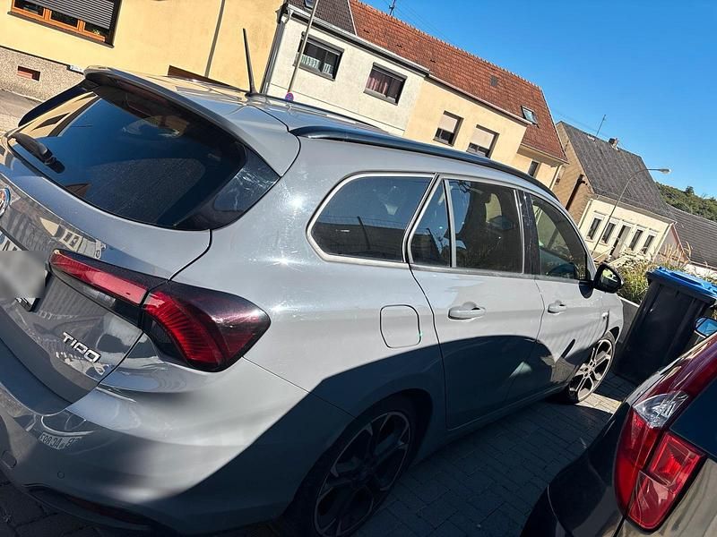 Grau Gebraucht 2019 Fiat Tipo Kombi | 15.000 € (Teuer) - Bild 1/4