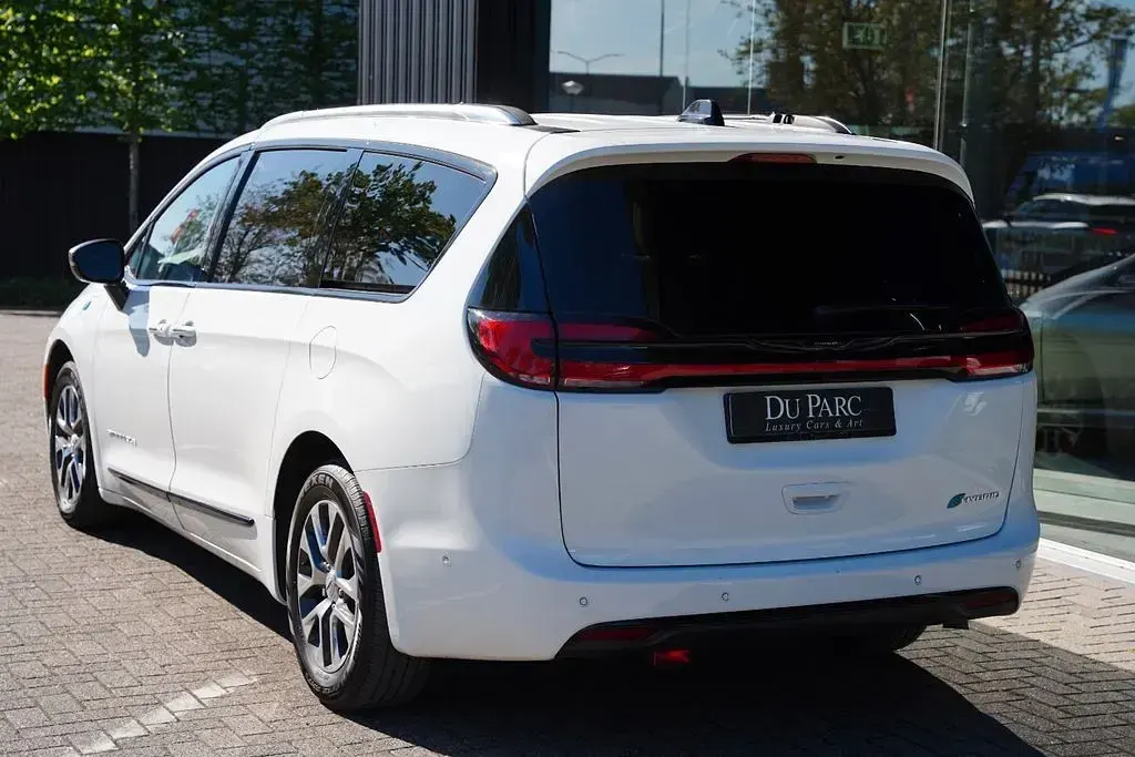 Używany Chrysler Pacifica 359 KM (264 kW) 2023 Biały SUV