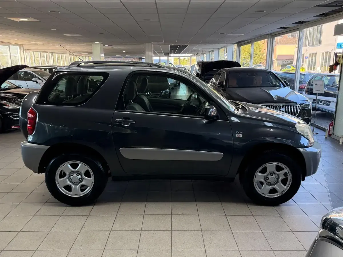 Gebraucht Toyota RAV4 Basis 125 PS (91 kW) 2005 Grau SUV
