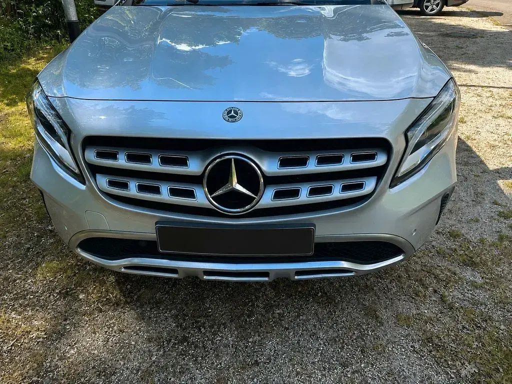 Usata Mercedes GLA200 156 CV (114 kW) 2020 Argento SUV