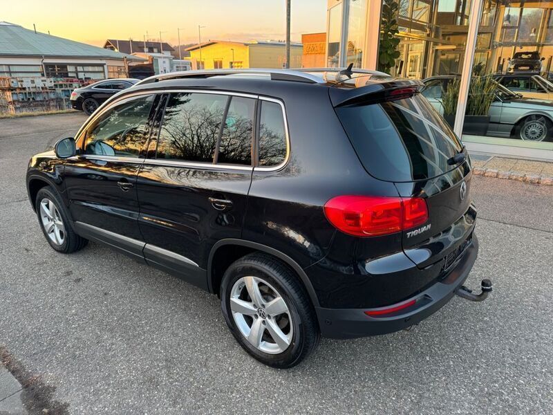 Gebraucht VW Tiguan Sportline 170 PS (125 kW) 2012 Deep black perleffekt SUV