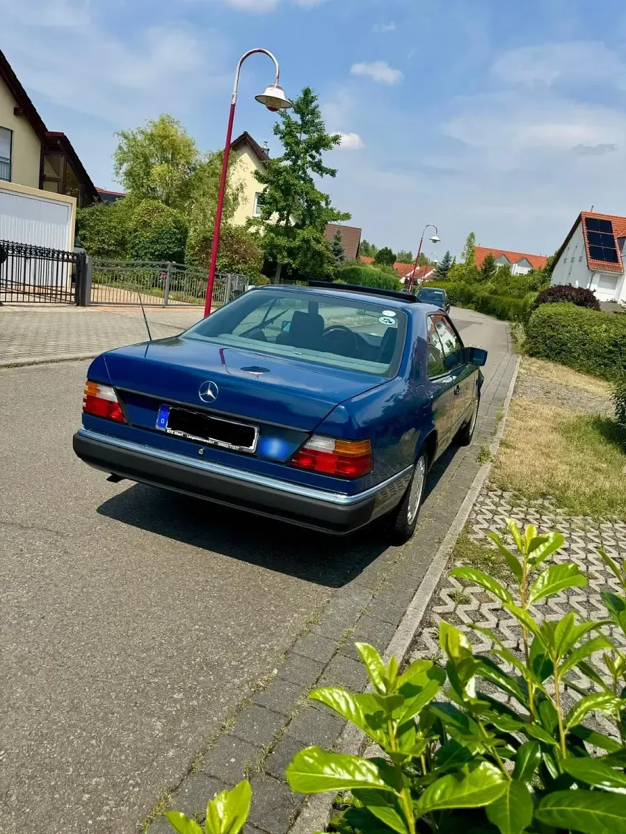 Gebraucht Mercedes 230 136 PS (100 kW) 1990 Blau Coupé
