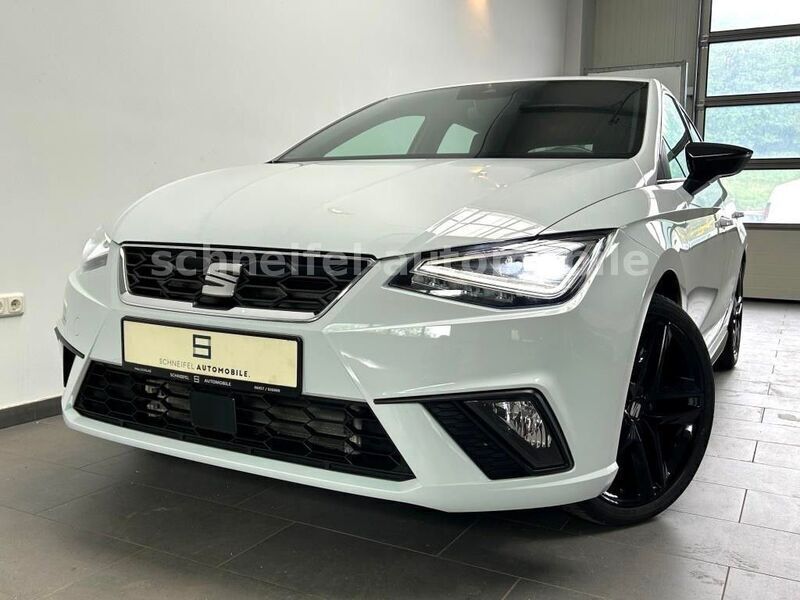 "nevada" weiss Gebraucht 2022 Seat Ibiza Black Edition Limousine | 21.555 € (Fairer Preis) - Bild 1/4