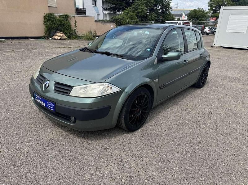 Grün Gebraucht 2003 Renault Mégane II Authentique Limousine | 1.799 € (Fairer Preis) - Bild 1/4