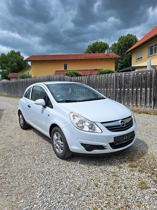 Weiß Gebraucht 2009 Opel Corsa Limousine | 2.390 € (Fairer Preis) - Bild 1/4