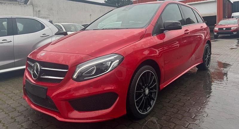 Rot Gebraucht 2017 Mercedes B220 AMG Van / Kleinbus | 12.099 € (Guter Preis) - Bild 1/4