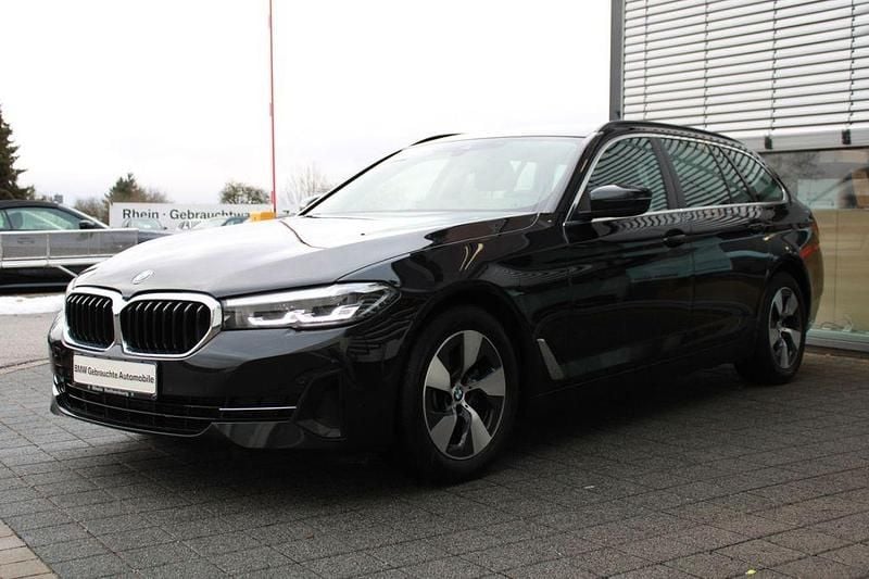 Gebraucht BMW 520 190 PS (139 kW) 2022 Black saphire Kombi