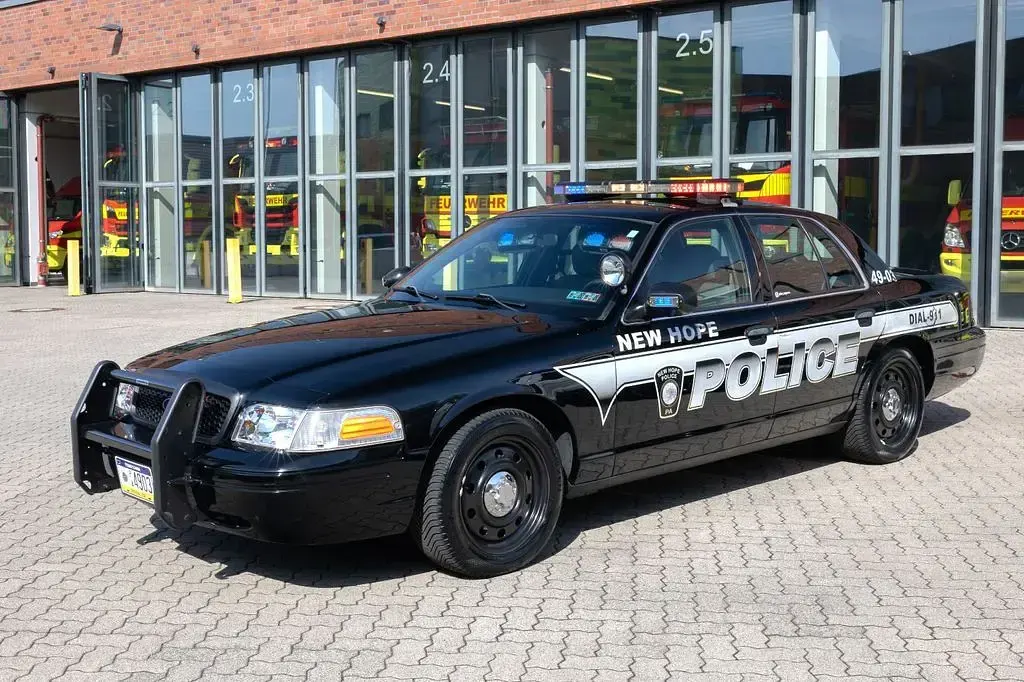 Gebraucht Ford Crown Performance Edition 250 PS (183 kW) 2009 Schwarz Limousine