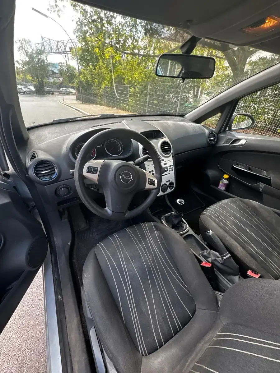 Usado Opel Corsa 80 HP (58 kW) 2008 Prateado Citadino