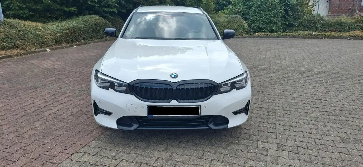 Gebraucht BMW 330 Sport Line 258 PS (189 kW) 2019 Weiß Kombi