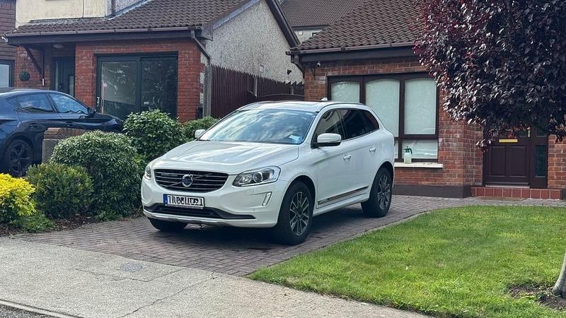 Weiß Gebraucht 2014 Volvo XC60 Summum SUV | 11.699 € (Fairer Preis) - Bild 1/4