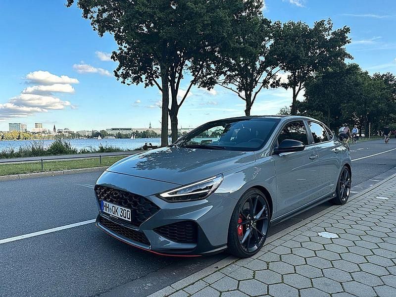 Grau Gebraucht 2022 Hyundai i30 N Performance Limousine | 29.400 € (Fairer Preis) - Bild 1/4
